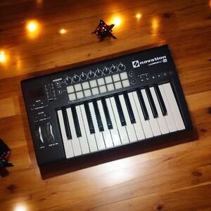 Novation Launchkey 25 MKII - USB MIDI Controller Keyboard 25 Keys